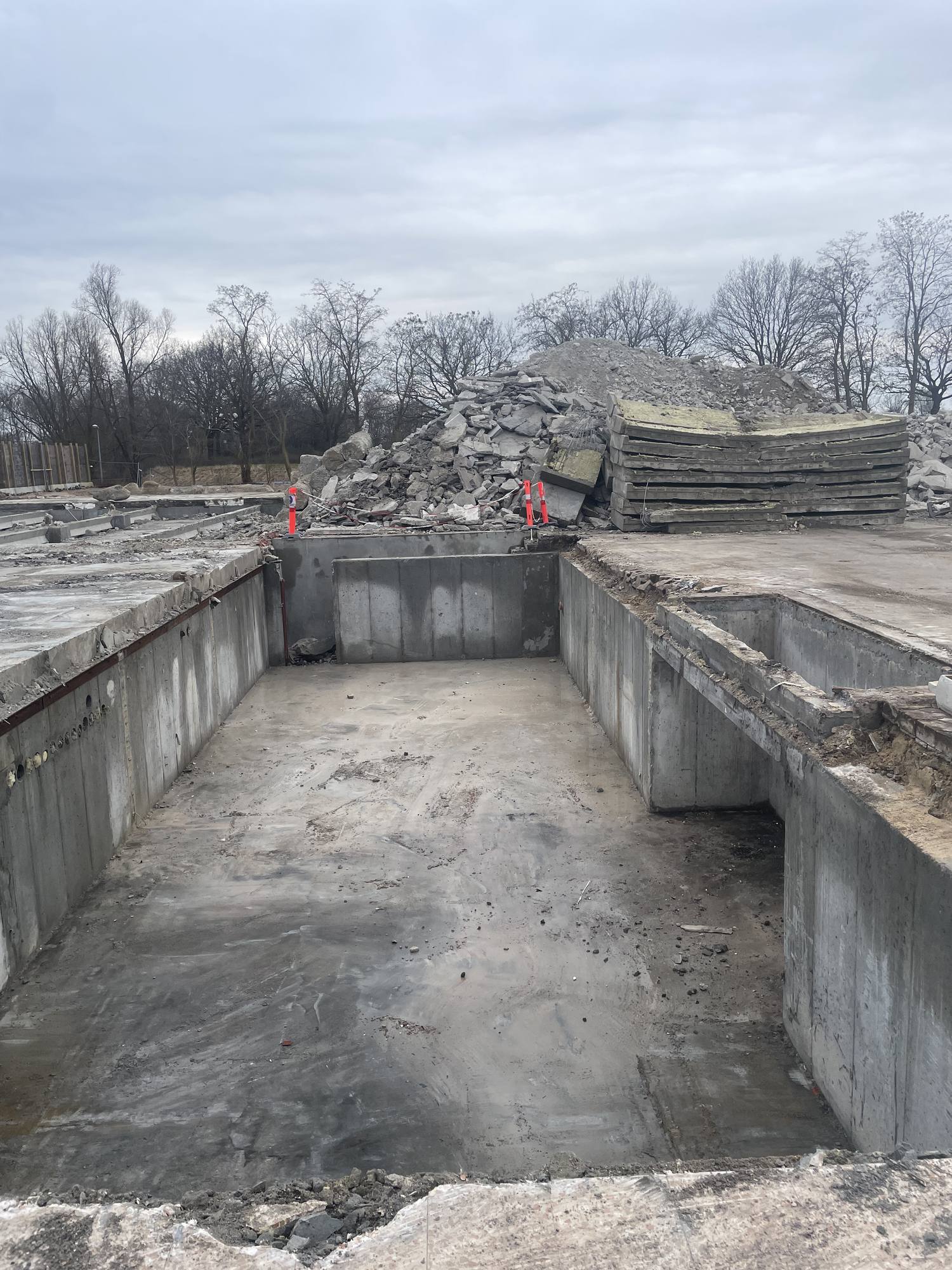 Nedbrydning af betonfundament og betonkonstruktion på Sjælland
