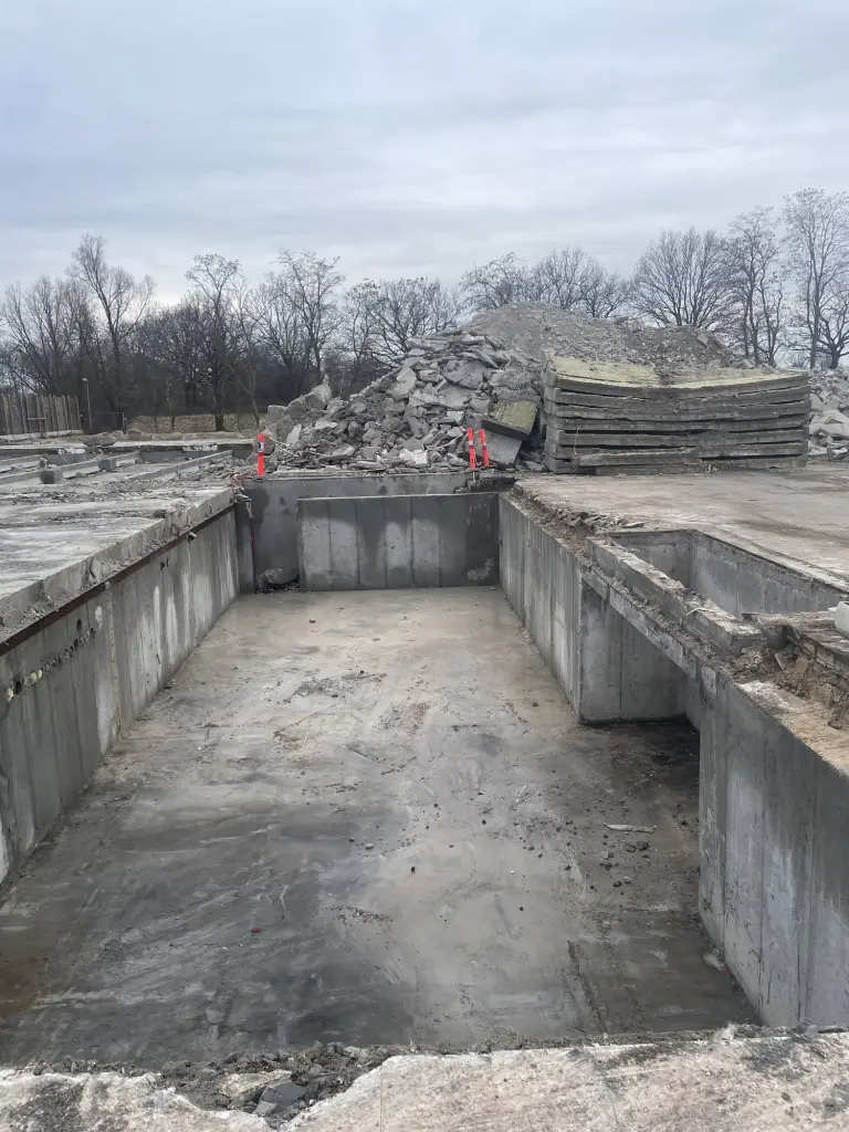 Nedrivning til erhverv: nedbrydning af betonfundament